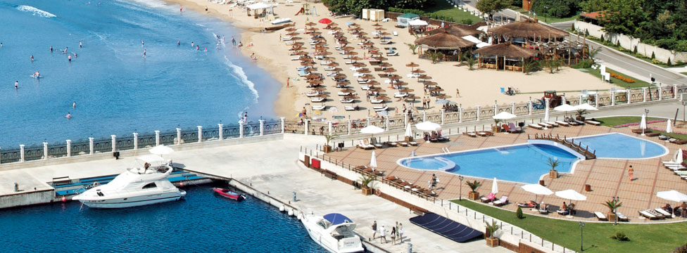 sunny-day-resort-beach
